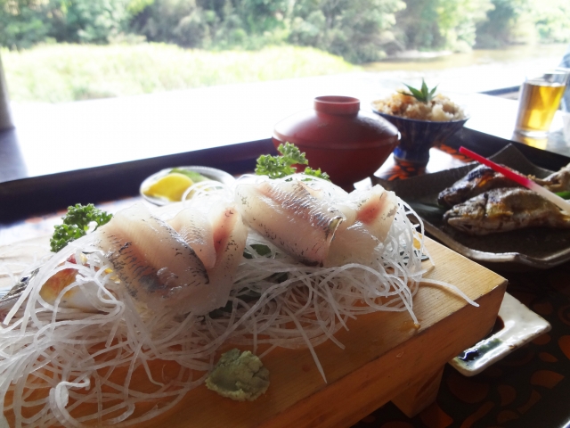 鮎の鮮魚を食べられる？！刺身にするのが一番美味しい食べ方って本当？